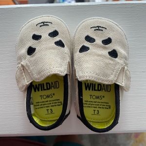Toms size tiny 3 toddler shoes